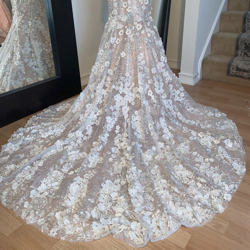 Stephen Yearick Mesmerizing 3D Floral Mermaid Wedding Gown - Picture 5 of 10